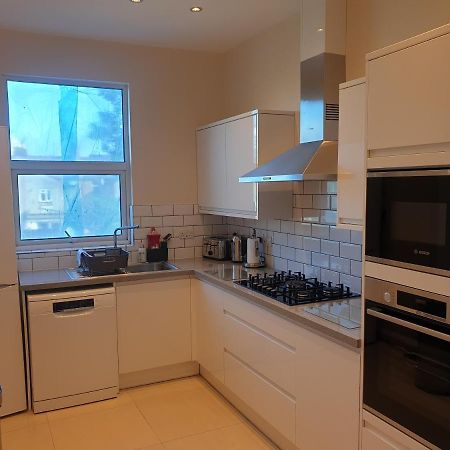 London Luxury Spacious 2 Bedroom Apartment 4 Mins From Ilford Stn. Free Parking 外观 照片