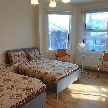 London Luxury Spacious 2 Bedroom Apartment 4 Mins From Ilford Stn. Free Parking 外观 照片