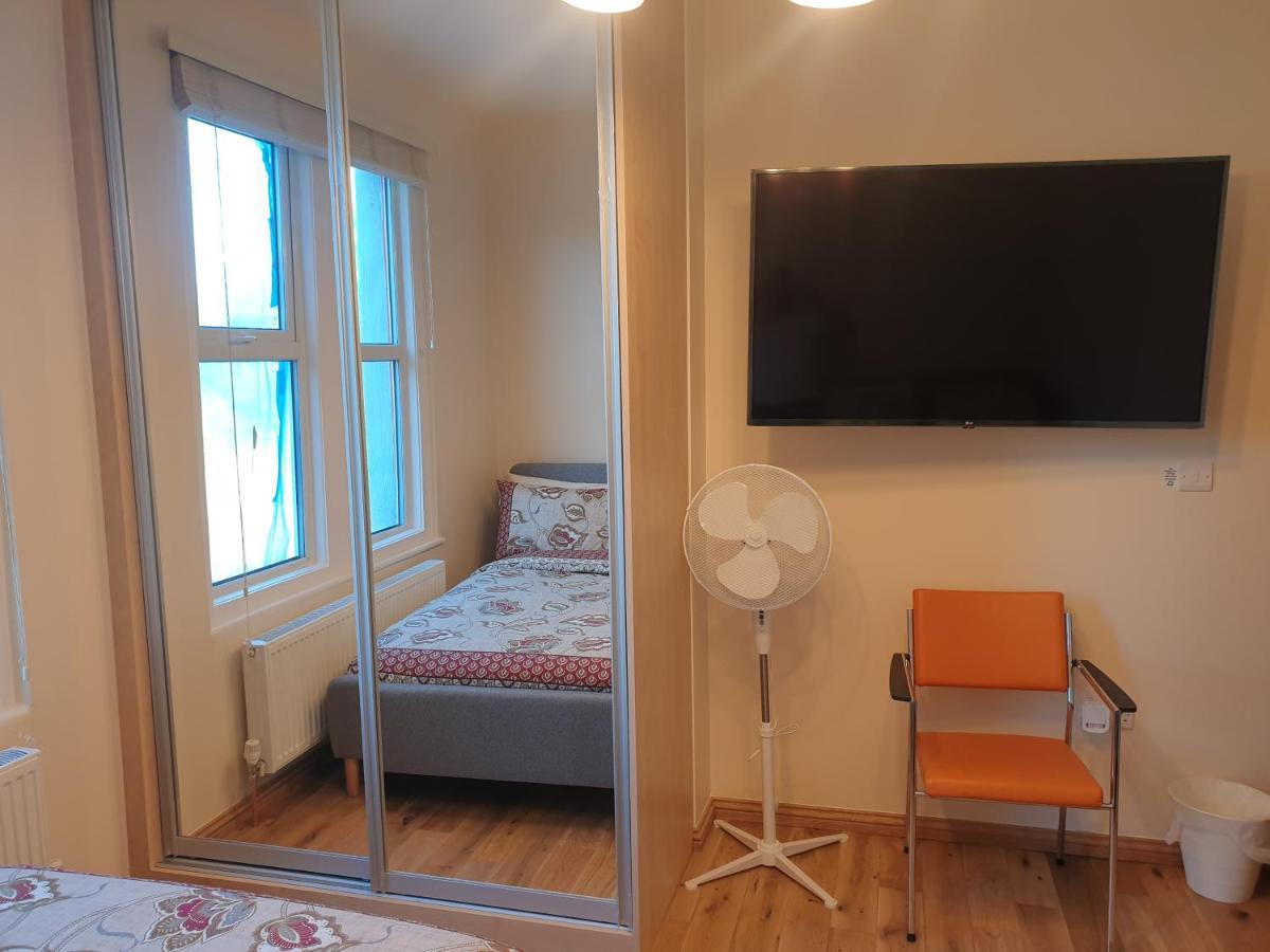 London Luxury Spacious 2 Bedroom Apartment 4 Mins From Ilford Stn. Free Parking 外观 照片