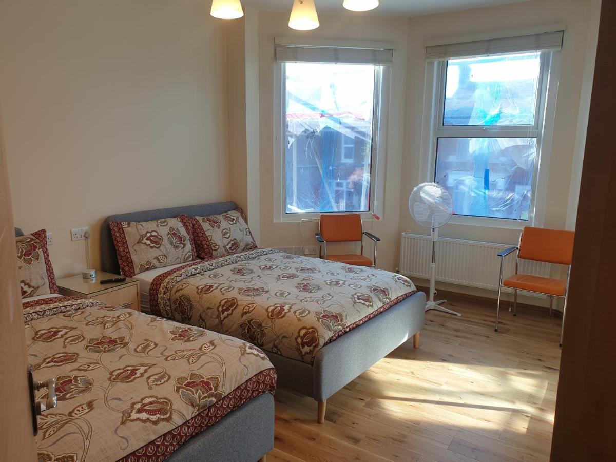 London Luxury Spacious 2 Bedroom Apartment 4 Mins From Ilford Stn. Free Parking 外观 照片