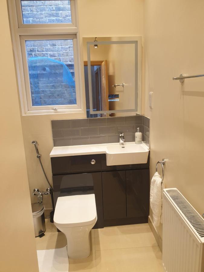 London Luxury Spacious 2 Bedroom Apartment 4 Mins From Ilford Stn. Free Parking 外观 照片